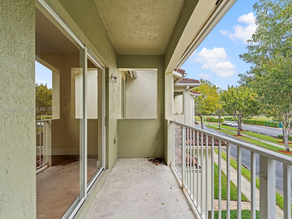 На продажу: $299,500 (2 спален, 2 ванн, 1431 Квадратных фут)