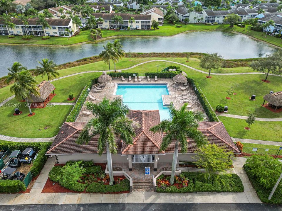 На продажу: $299,500 (2 спален, 2 ванн, 1431 Квадратных фут)