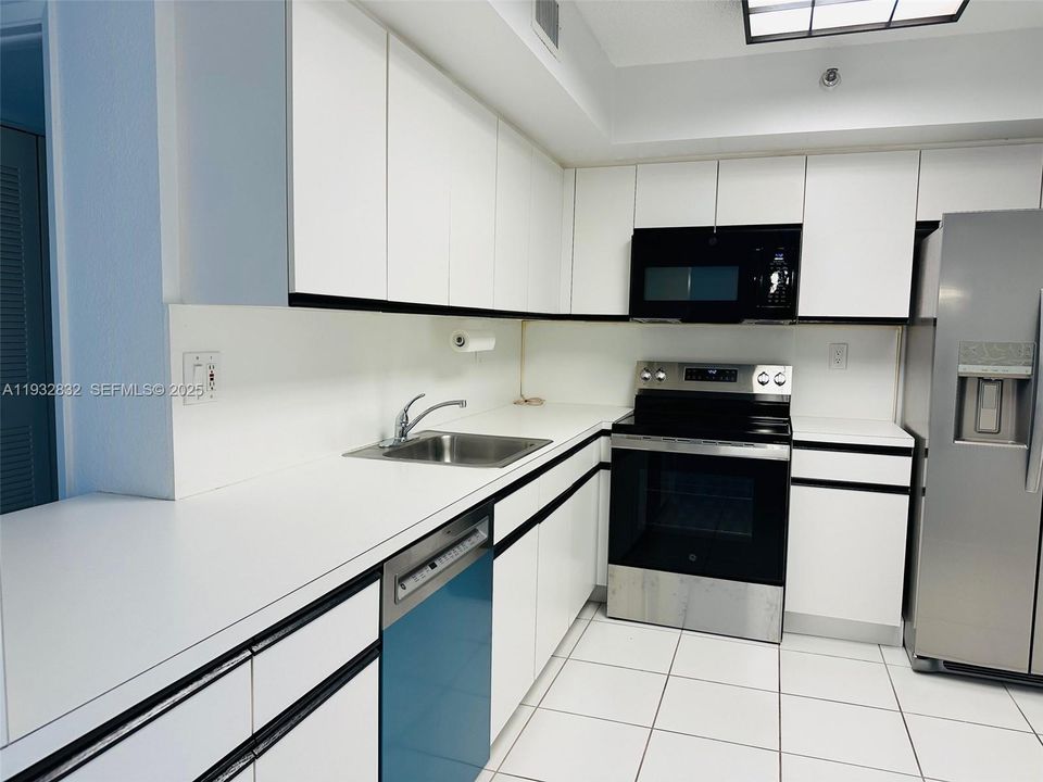 В аренду: $3,400 (2 спален, 2 ванн, 1181 Квадратных фут)