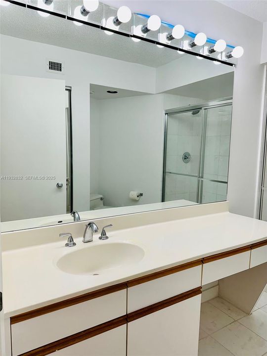 В аренду: $3,400 (2 спален, 2 ванн, 1181 Квадратных фут)