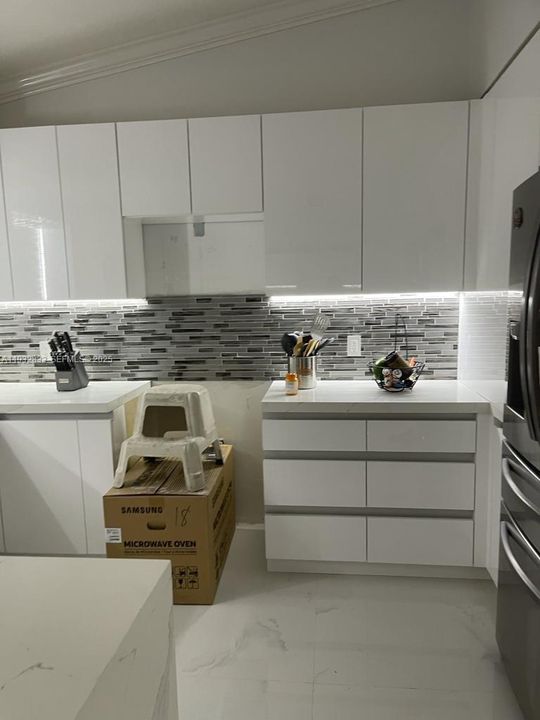 For Rent: $3,500 (4 beds, 2 baths, 1411 Square Feet)