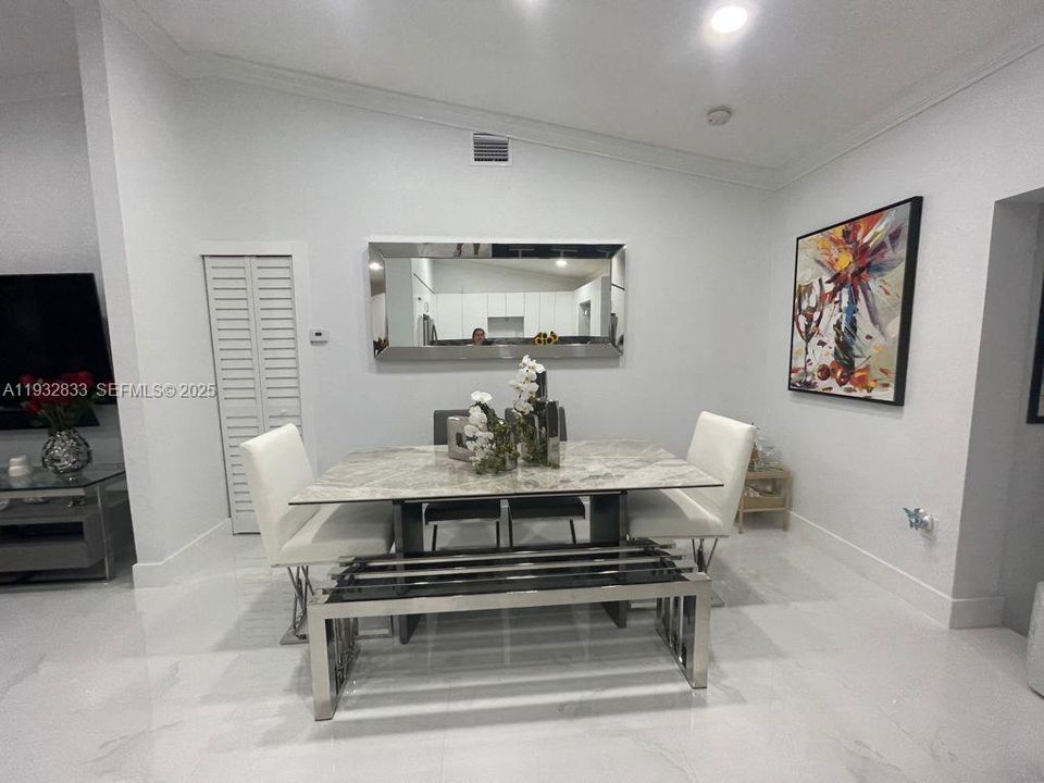 For Rent: $3,500 (4 beds, 2 baths, 1411 Square Feet)