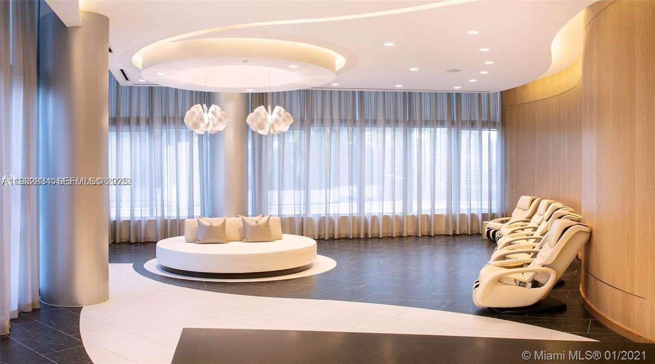 For Sale: $665,000 (2 beds, 2 baths, 1101 Square Feet)