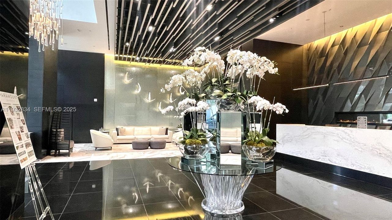 For Sale: $665,000 (2 beds, 2 baths, 1101 Square Feet)