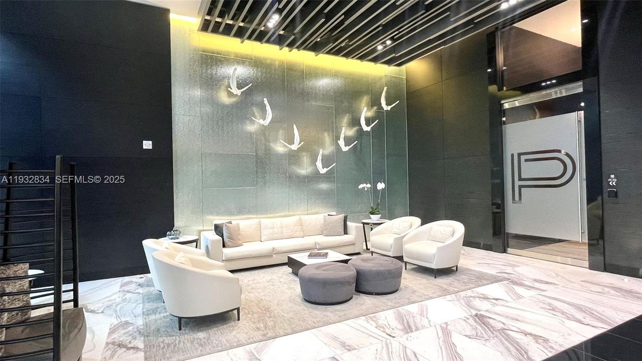 For Sale: $665,000 (2 beds, 2 baths, 1101 Square Feet)