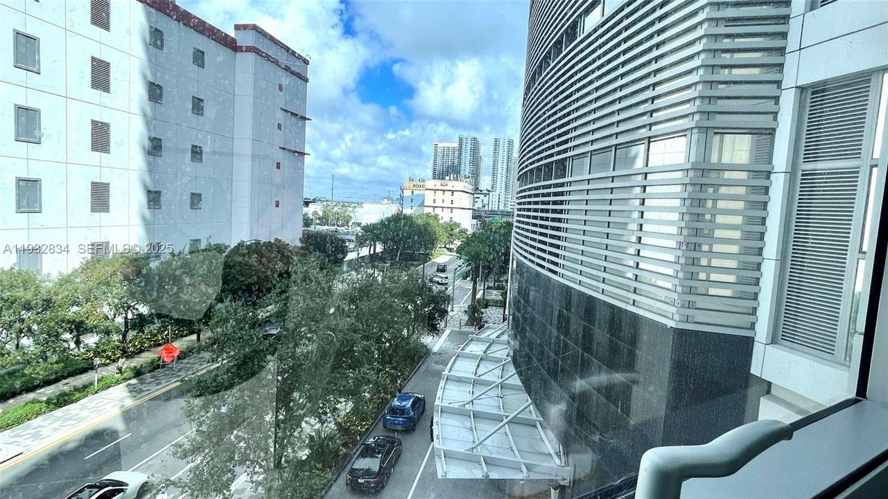 For Sale: $665,000 (2 beds, 2 baths, 1101 Square Feet)