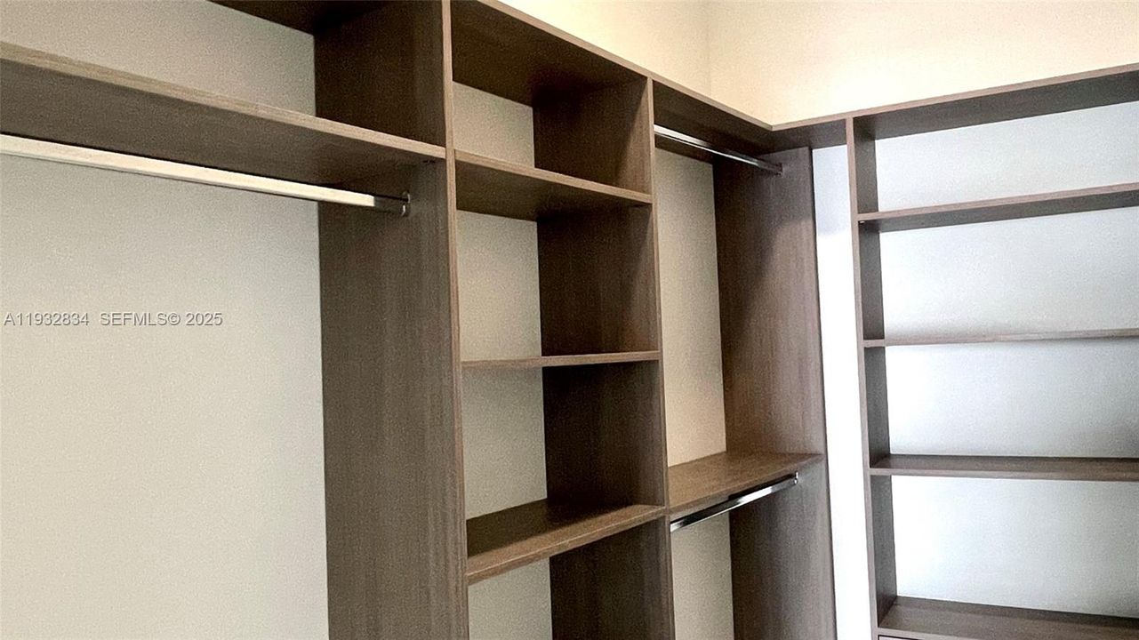 For Sale: $665,000 (2 beds, 2 baths, 1101 Square Feet)