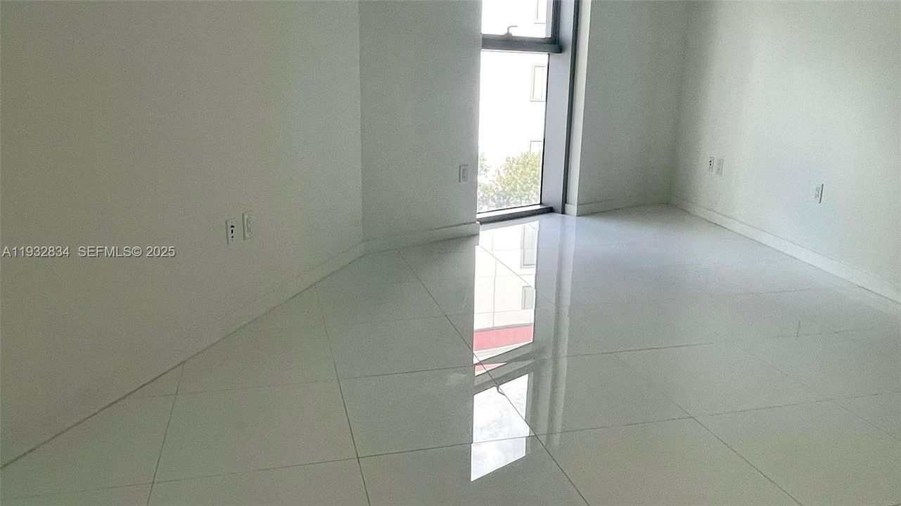 For Sale: $665,000 (2 beds, 2 baths, 1101 Square Feet)