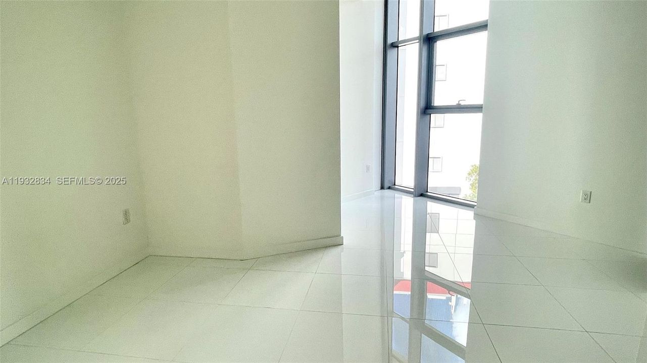 For Sale: $665,000 (2 beds, 2 baths, 1101 Square Feet)