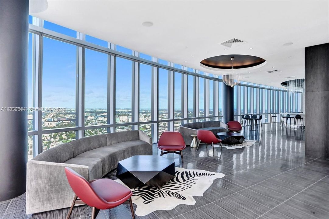 For Sale: $665,000 (2 beds, 2 baths, 1101 Square Feet)