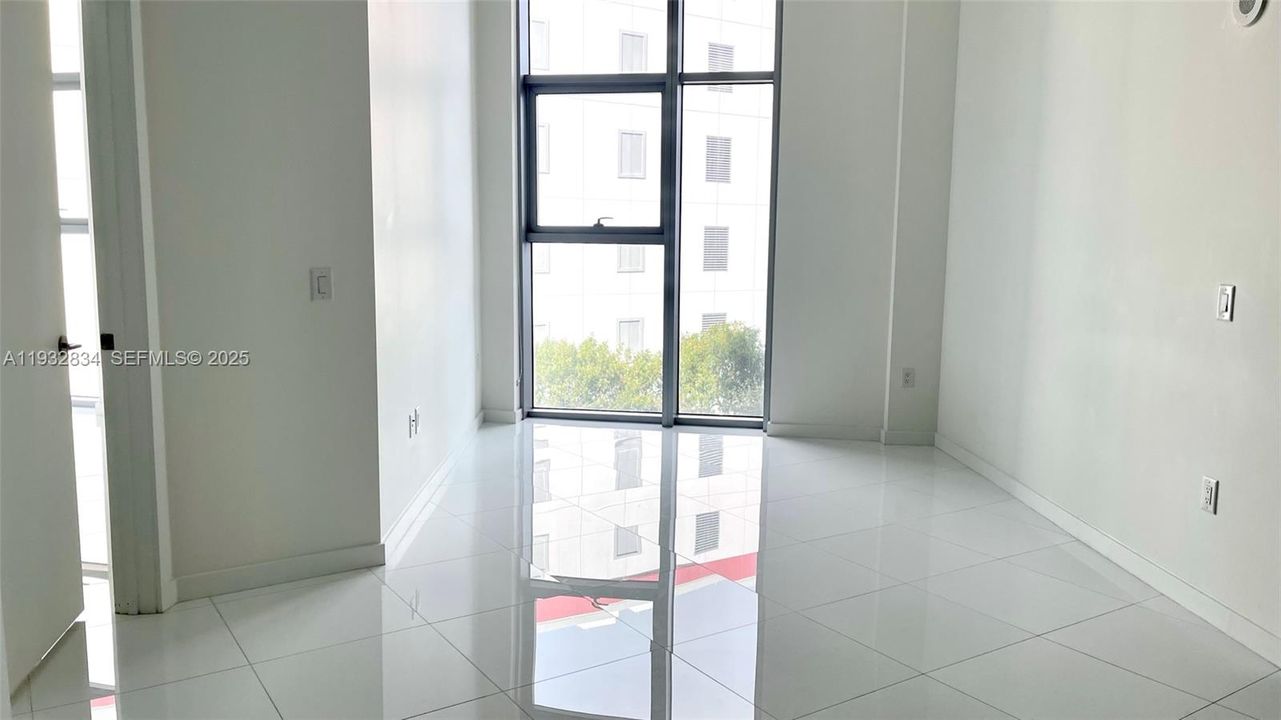 For Sale: $665,000 (2 beds, 2 baths, 1101 Square Feet)