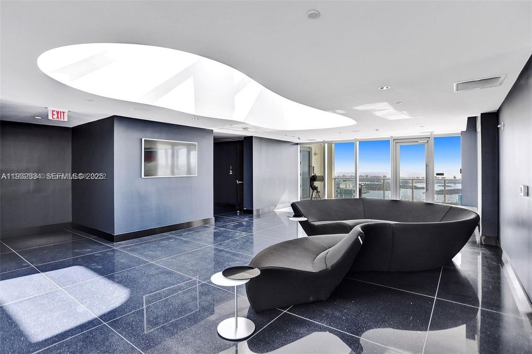 For Sale: $665,000 (2 beds, 2 baths, 1101 Square Feet)