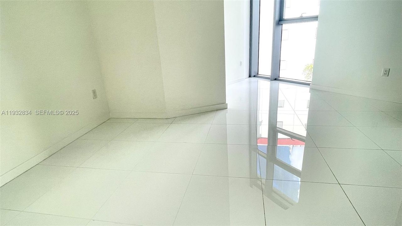 For Sale: $665,000 (2 beds, 2 baths, 1101 Square Feet)