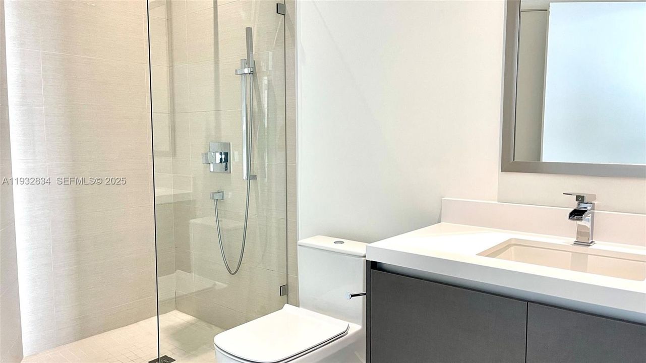 For Sale: $665,000 (2 beds, 2 baths, 1101 Square Feet)