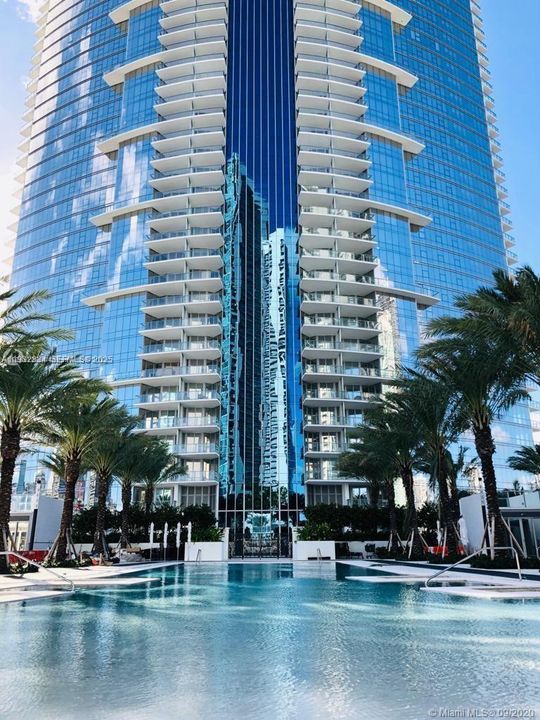 For Sale: $665,000 (2 beds, 2 baths, 1101 Square Feet)