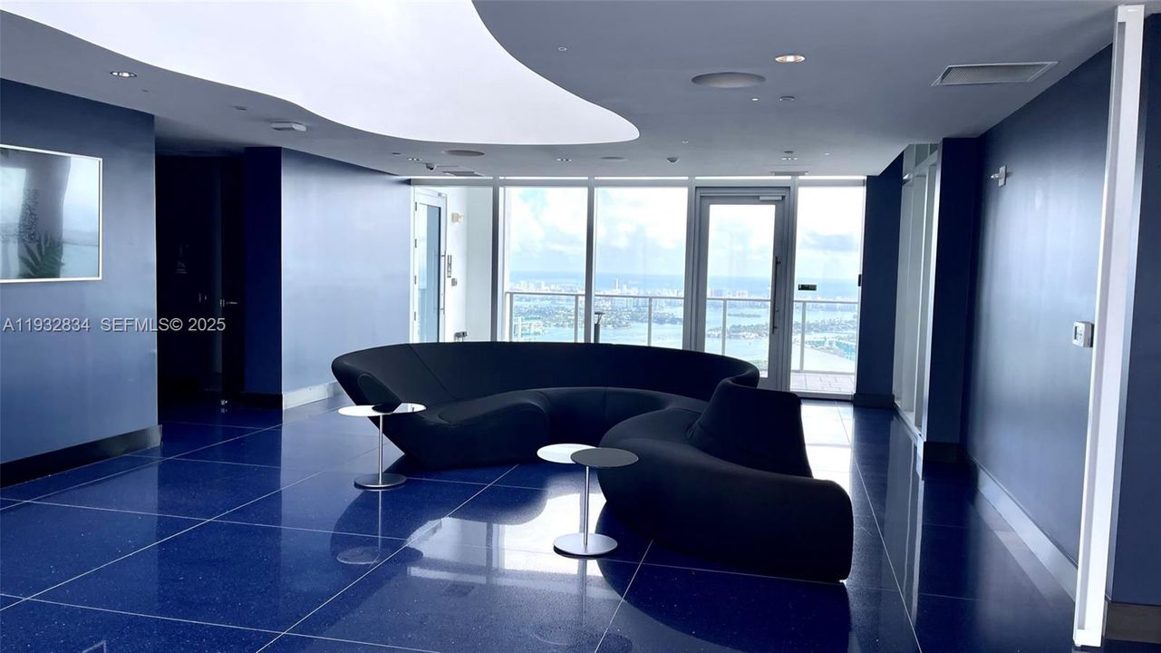 For Sale: $665,000 (2 beds, 2 baths, 1101 Square Feet)