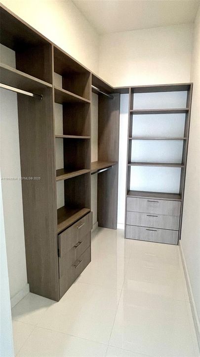 For Sale: $665,000 (2 beds, 2 baths, 1101 Square Feet)