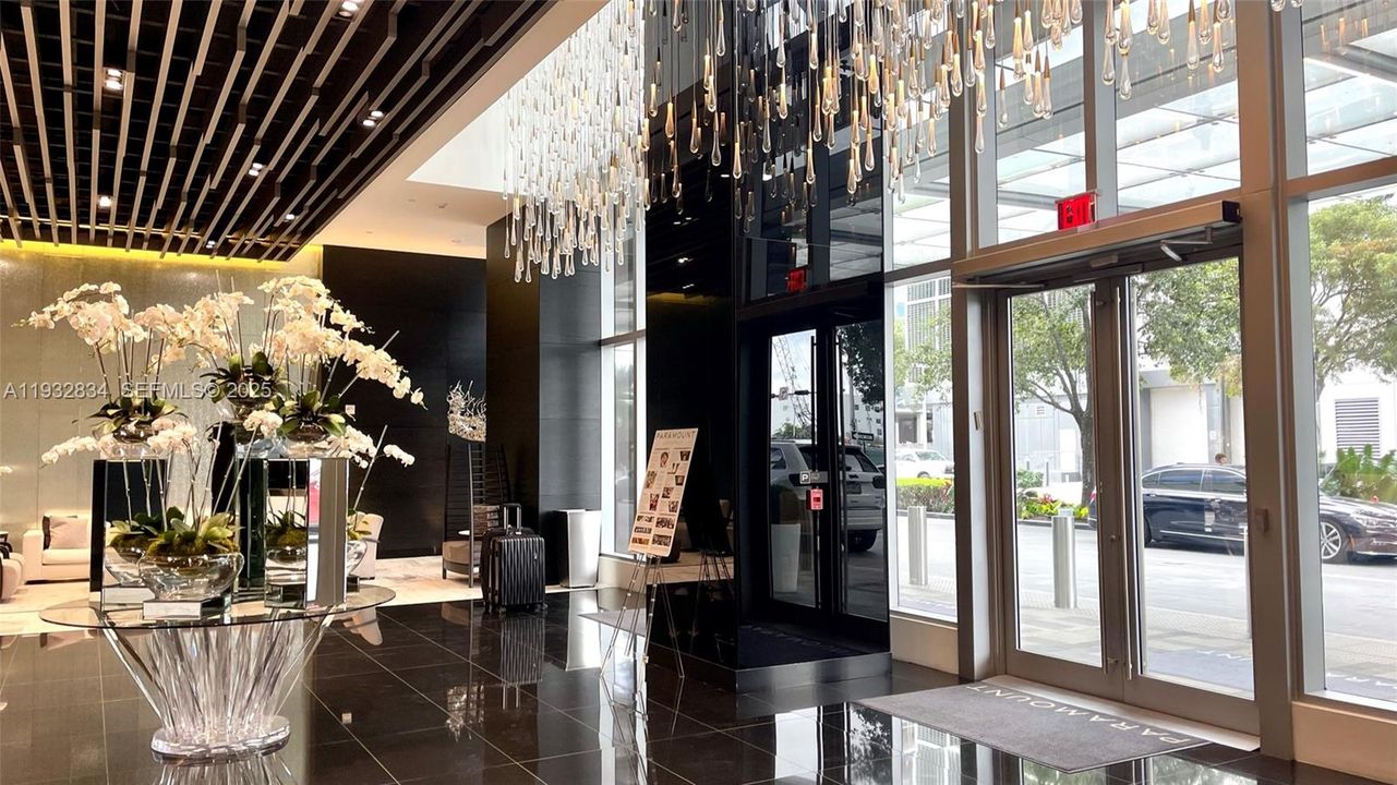 For Sale: $665,000 (2 beds, 2 baths, 1101 Square Feet)