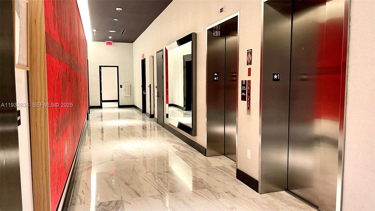 For Sale: $665,000 (2 beds, 2 baths, 1101 Square Feet)