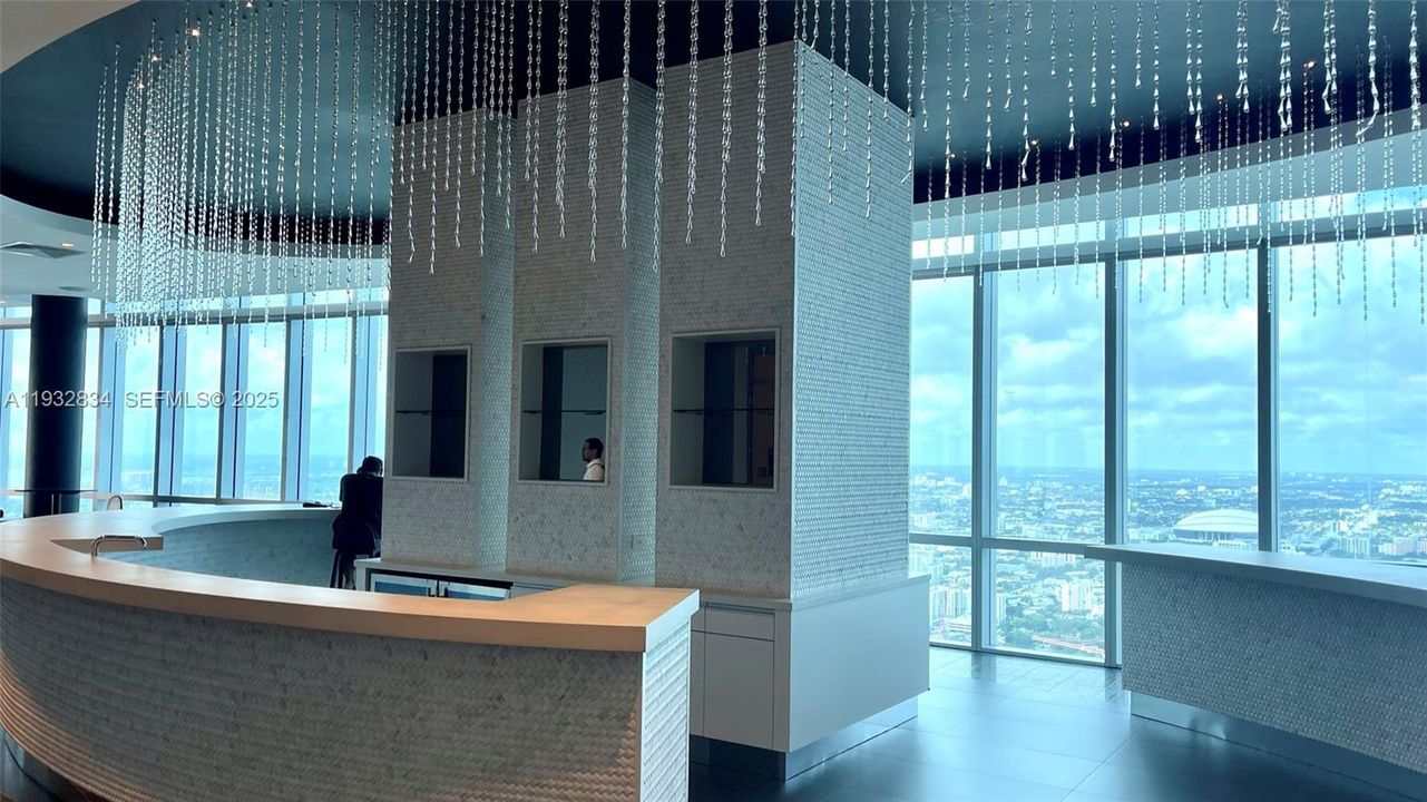 For Sale: $665,000 (2 beds, 2 baths, 1101 Square Feet)