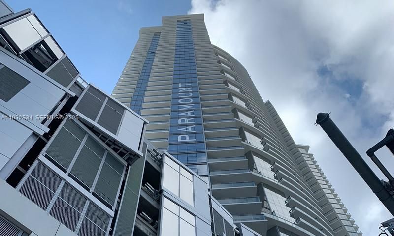 For Sale: $665,000 (2 beds, 2 baths, 1101 Square Feet)