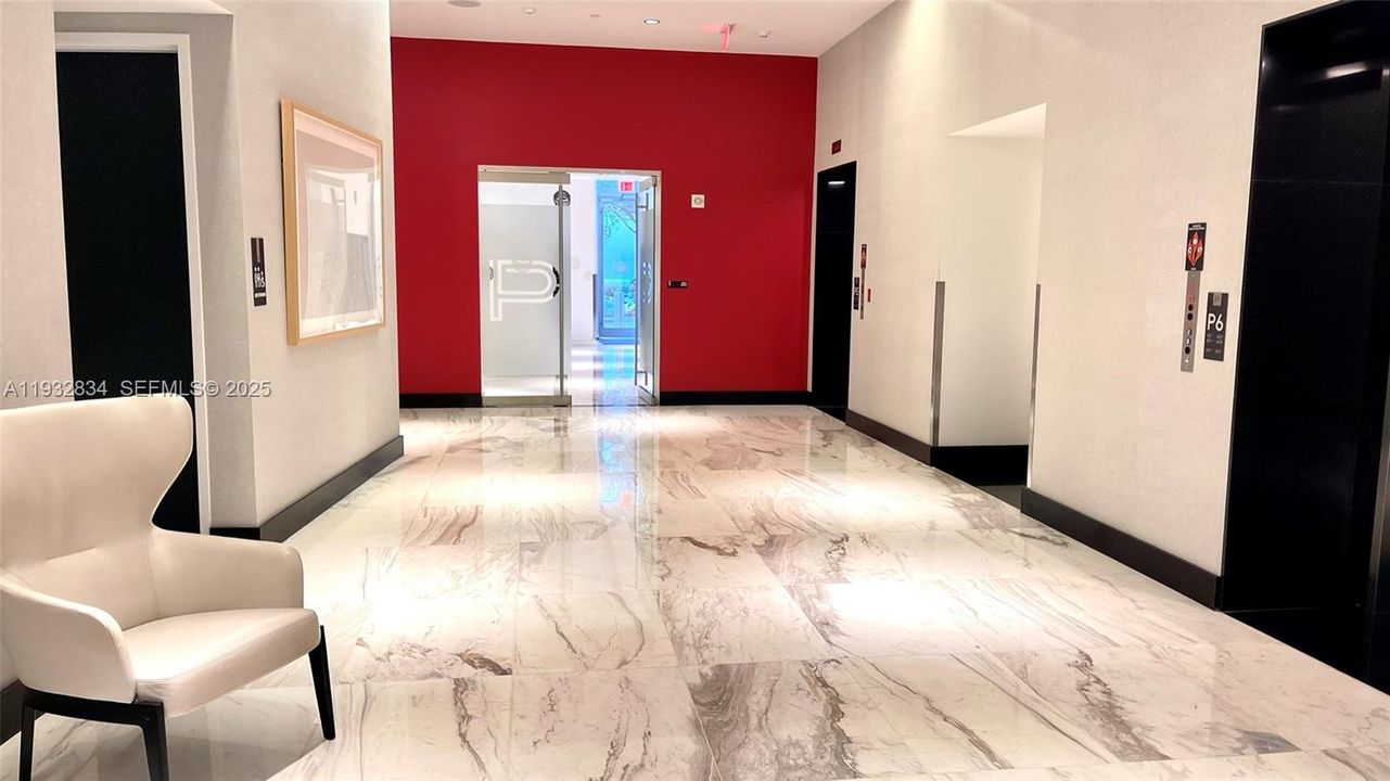 For Sale: $665,000 (2 beds, 2 baths, 1101 Square Feet)