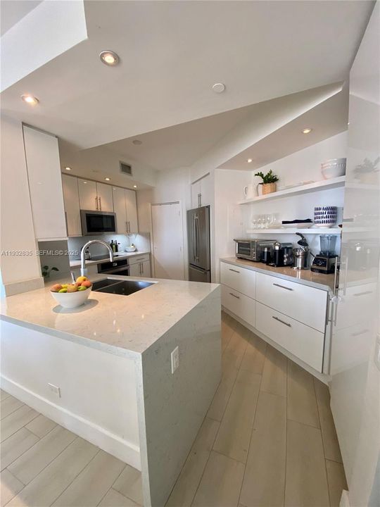 For Sale: $785,000 (2 beds, 2 baths, 1310 Square Feet)