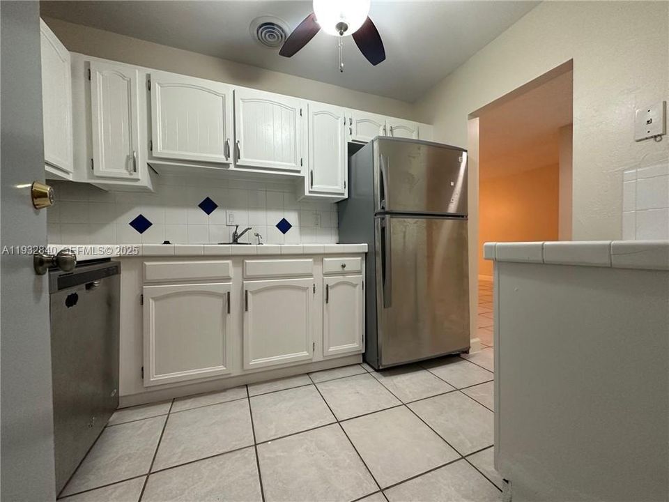 For Rent: $2,100 (2 beds, 2 baths, 1100 Square Feet)