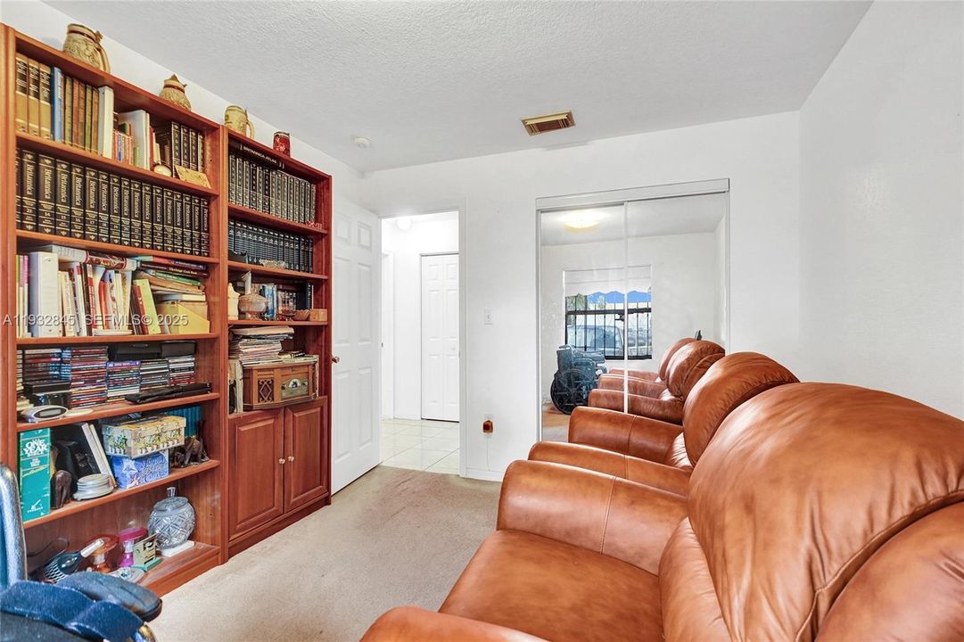 合同活跃: $485,000 (3 贝兹, 2 浴室, 1474 平方英尺)