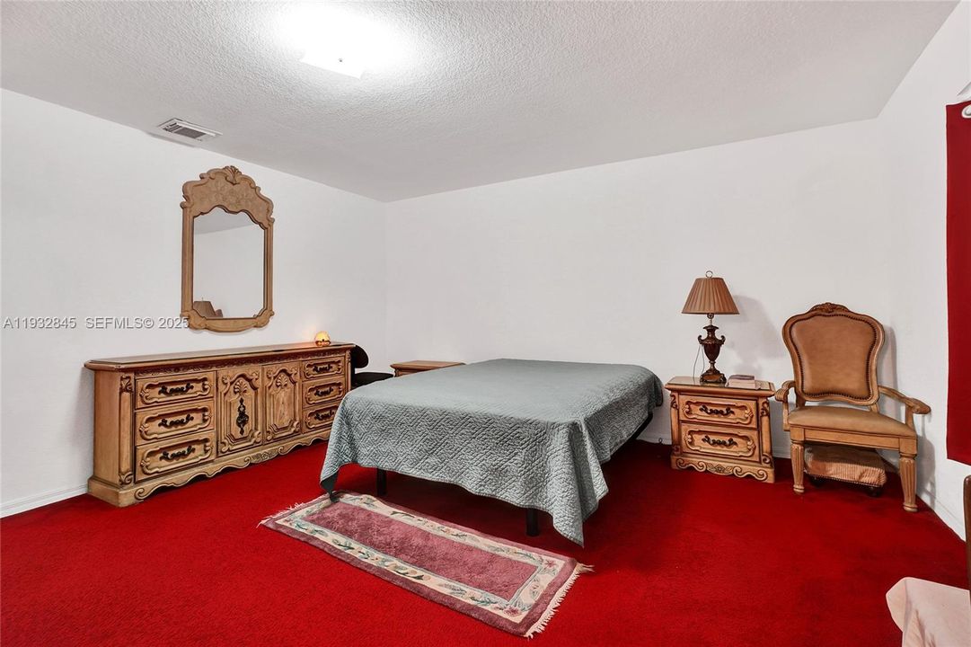 合同活跃: $485,000 (3 贝兹, 2 浴室, 1474 平方英尺)