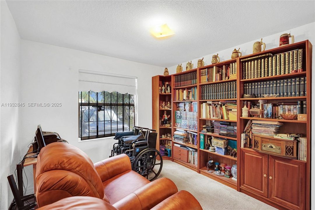 合同活跃: $485,000 (3 贝兹, 2 浴室, 1474 平方英尺)