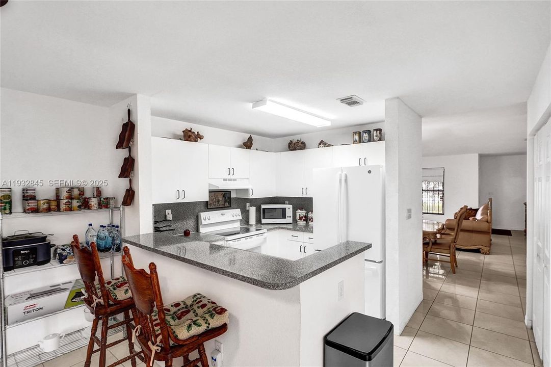 合同活跃: $485,000 (3 贝兹, 2 浴室, 1474 平方英尺)