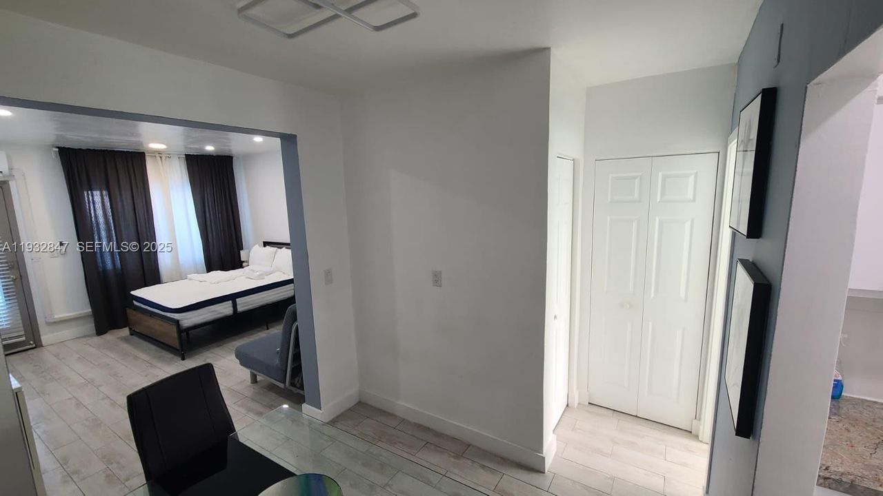 В аренду: $1,950 (0 спален, 1 ванн, 600 Квадратных фут)