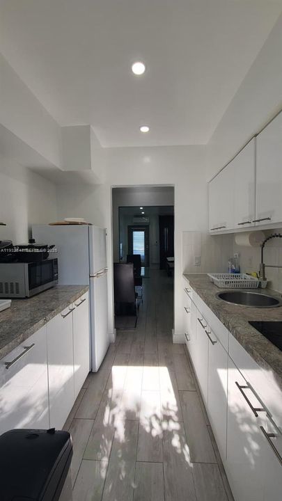 В аренду: $1,950 (0 спален, 1 ванн, 600 Квадратных фут)