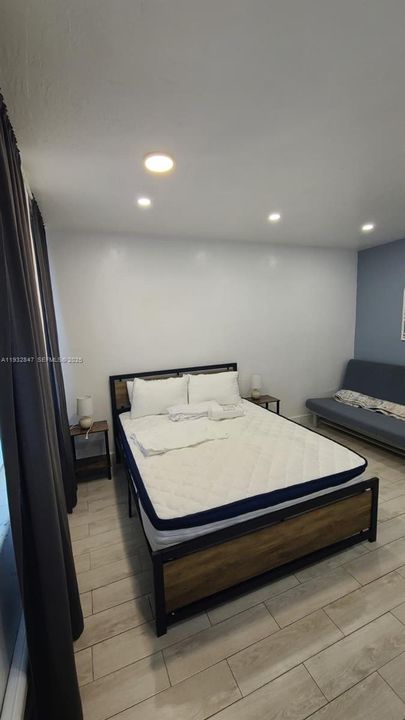 В аренду: $1,950 (0 спален, 1 ванн, 600 Квадратных фут)