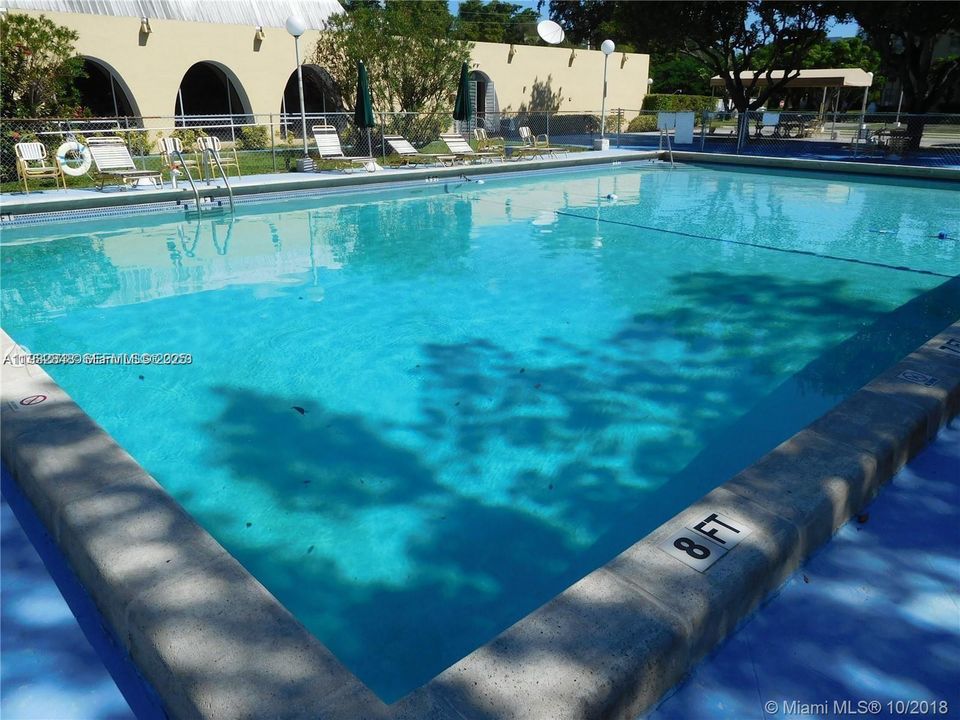 待售: $115,000 (1 贝兹, 1 浴室, 823 平方英尺)