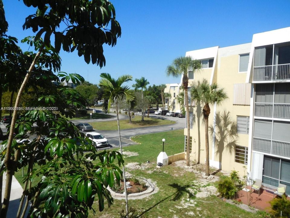 待售: $115,000 (1 贝兹, 1 浴室, 823 平方英尺)