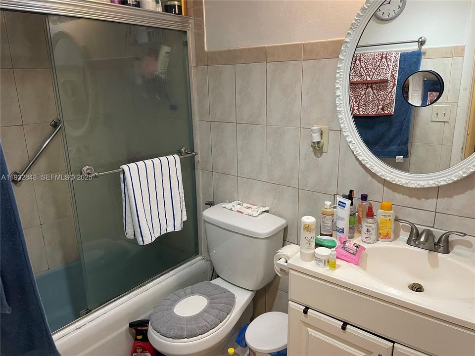 待售: $115,000 (1 贝兹, 1 浴室, 823 平方英尺)