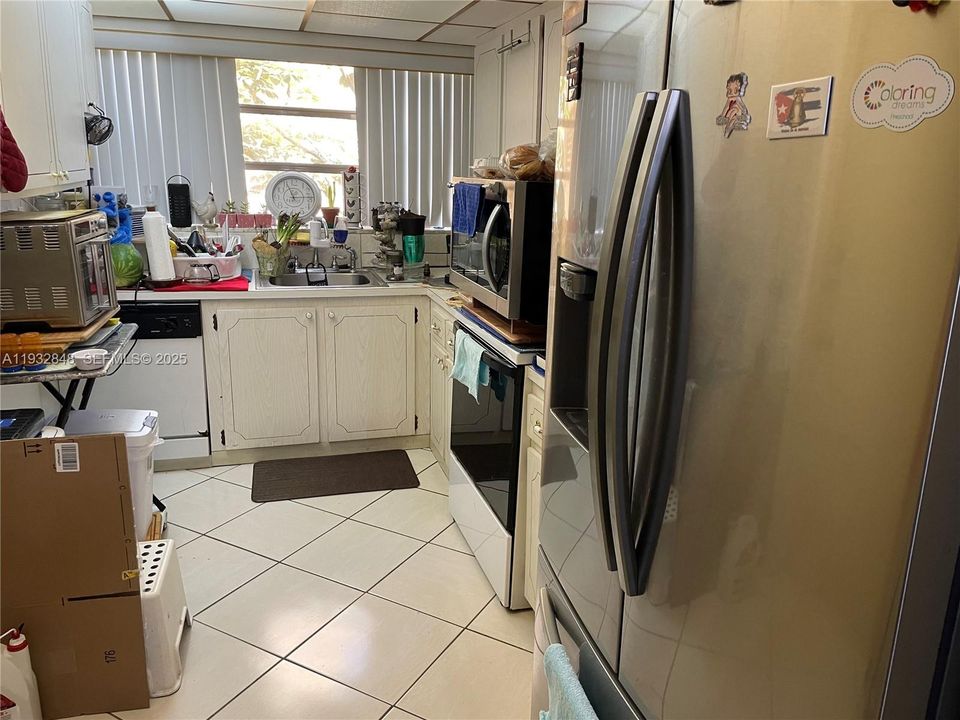 待售: $115,000 (1 贝兹, 1 浴室, 823 平方英尺)