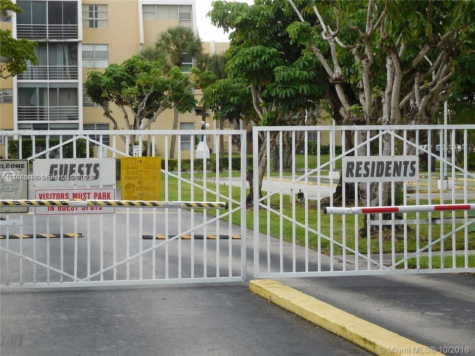 待售: $115,000 (1 贝兹, 1 浴室, 823 平方英尺)