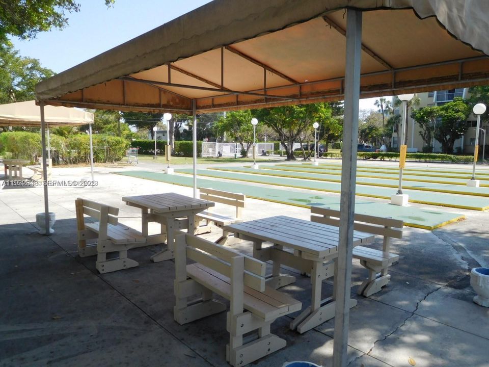 待售: $115,000 (1 贝兹, 1 浴室, 823 平方英尺)