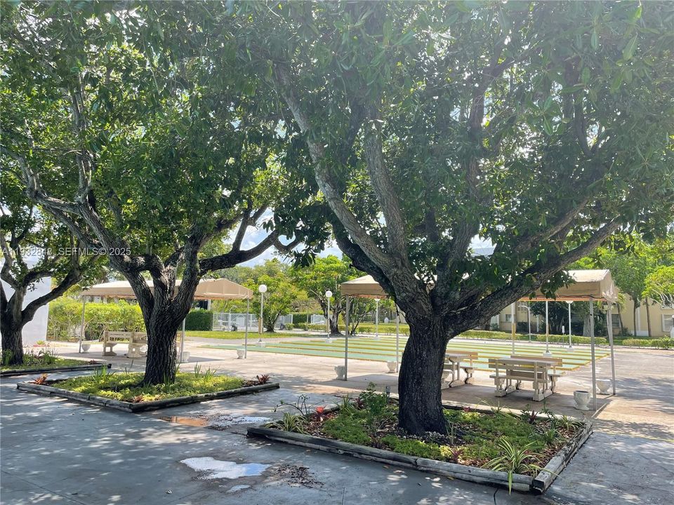 待售: $115,000 (1 贝兹, 1 浴室, 823 平方英尺)