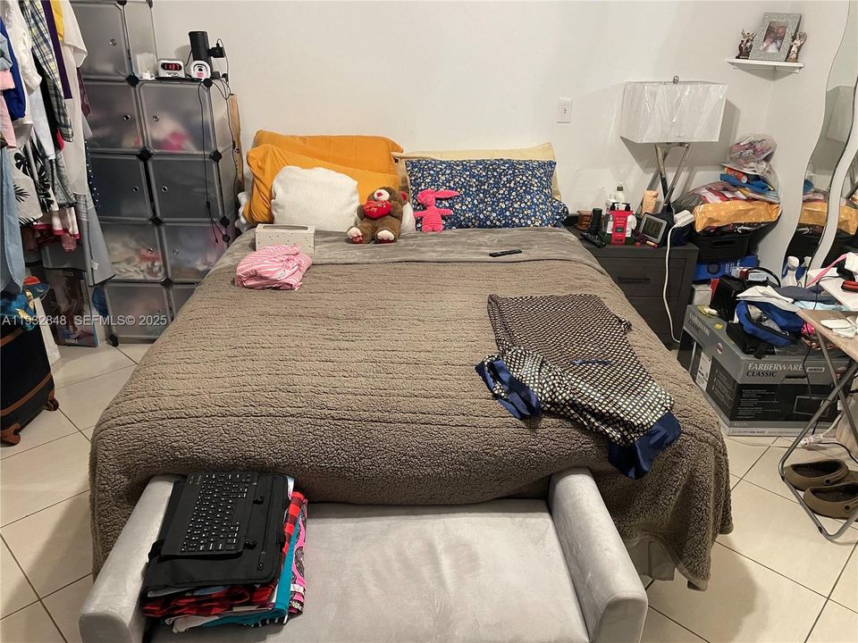 待售: $115,000 (1 贝兹, 1 浴室, 823 平方英尺)