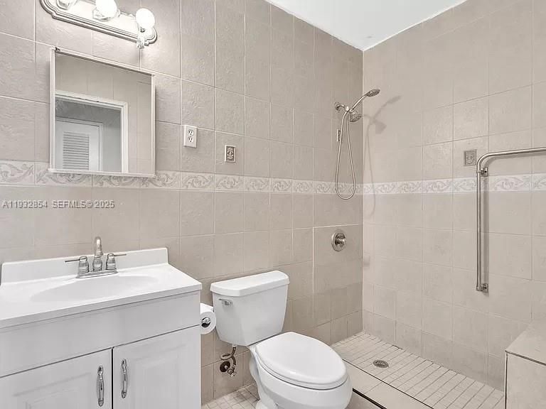 В аренду: $2,100 (2 спален, 1 ванн, 1030 Квадратных фут)