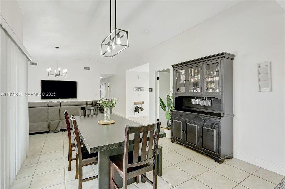 For Sale: $539,900 (4 beds, 2 baths, 1611 Square Feet)