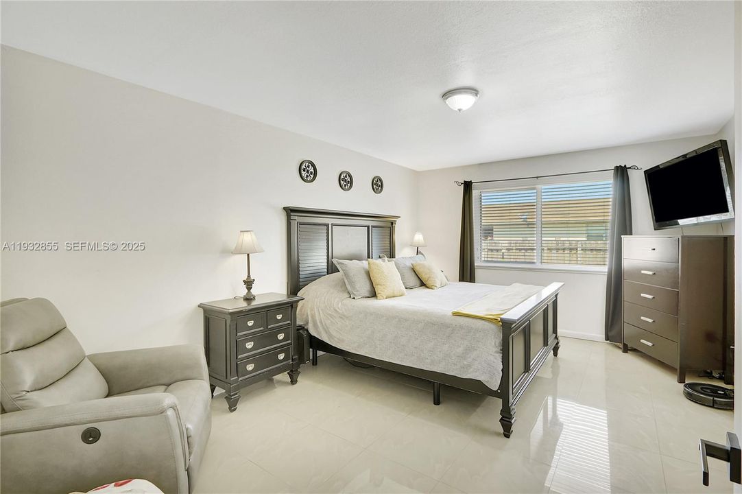 For Sale: $539,900 (4 beds, 2 baths, 1611 Square Feet)