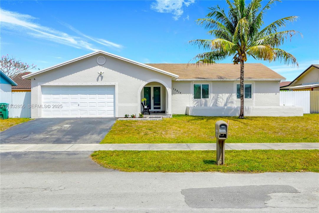 For Sale: $539,900 (4 beds, 2 baths, 1611 Square Feet)