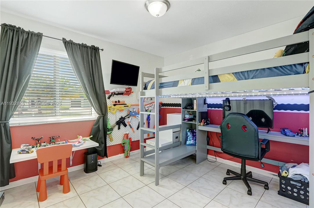 For Sale: $539,900 (4 beds, 2 baths, 1611 Square Feet)