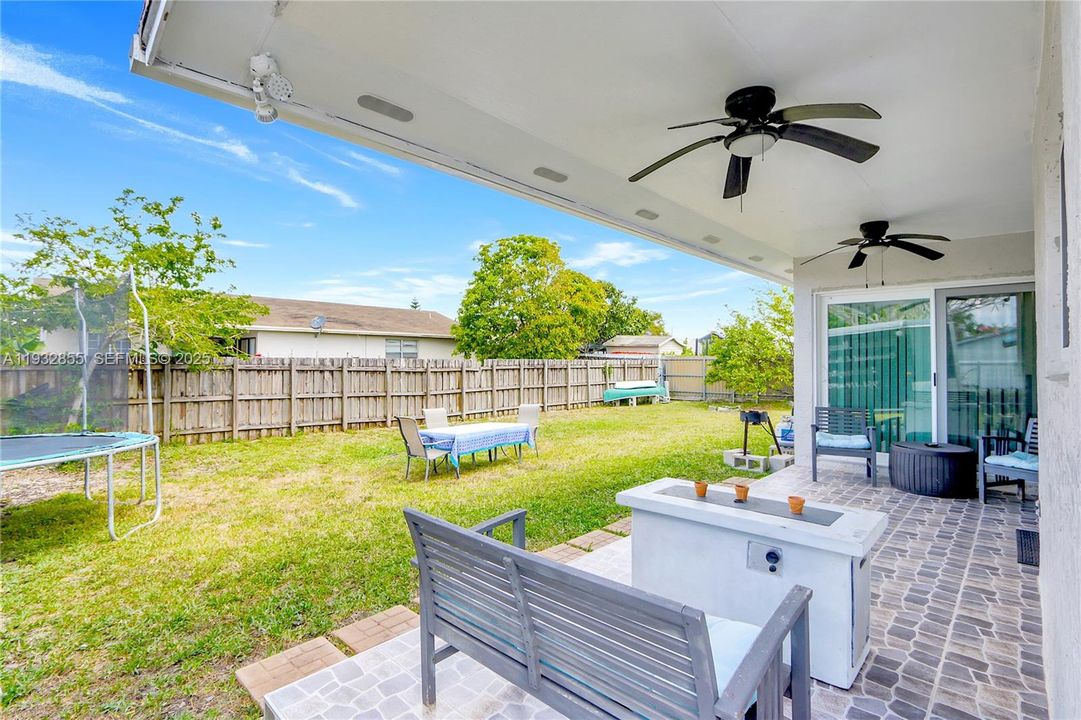 For Sale: $539,900 (4 beds, 2 baths, 1611 Square Feet)