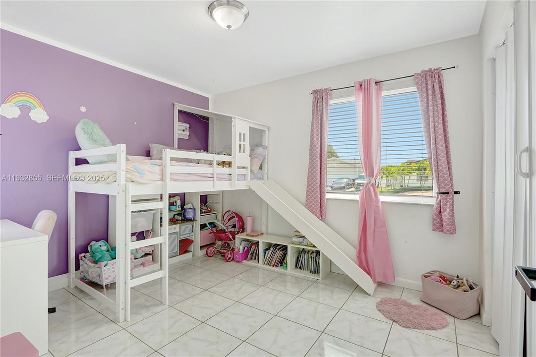 For Sale: $539,900 (4 beds, 2 baths, 1611 Square Feet)